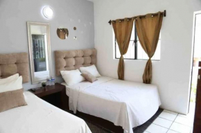 09 Habitación Independiente en Zona Romántica a solo 3 cuadras de la playa